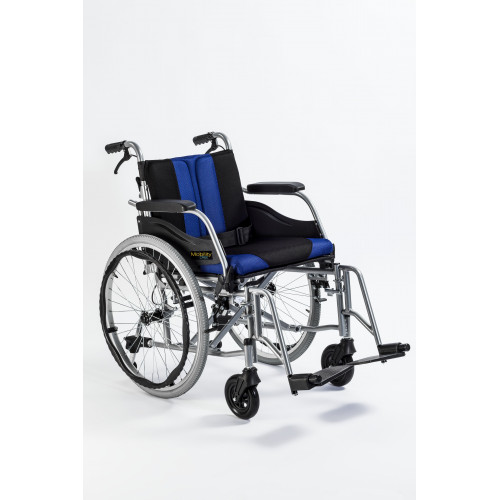 PREMIUM-TIM - Aluminiowy wózek inwalidzki z łamanym oparciem i odpinaną tapicerką.
