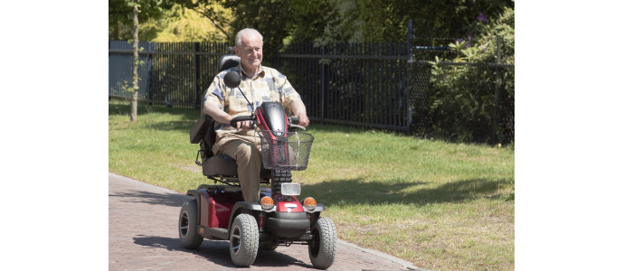 Zalety wózków inwalidzkich z napędem elektrycznym