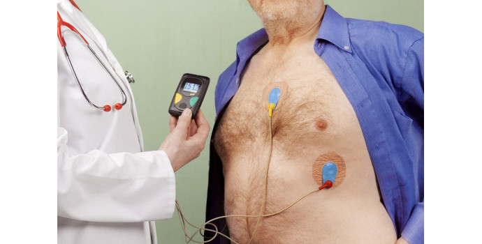 Czym charakteryzują się aparaty do EKG?