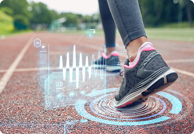 Osoba w sportowym obuwiu na bieżni, z cyfrowymi wykresami i wskaźnikami sportowymi nad nią.