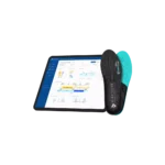 Tablet z wykresami i danymi, obok wkładka do ortopedycznych wkładek do butów.