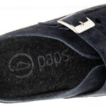 Czarna skórzana mokasyn z metalową klamrą i miękkim wkładką z logo paps.
