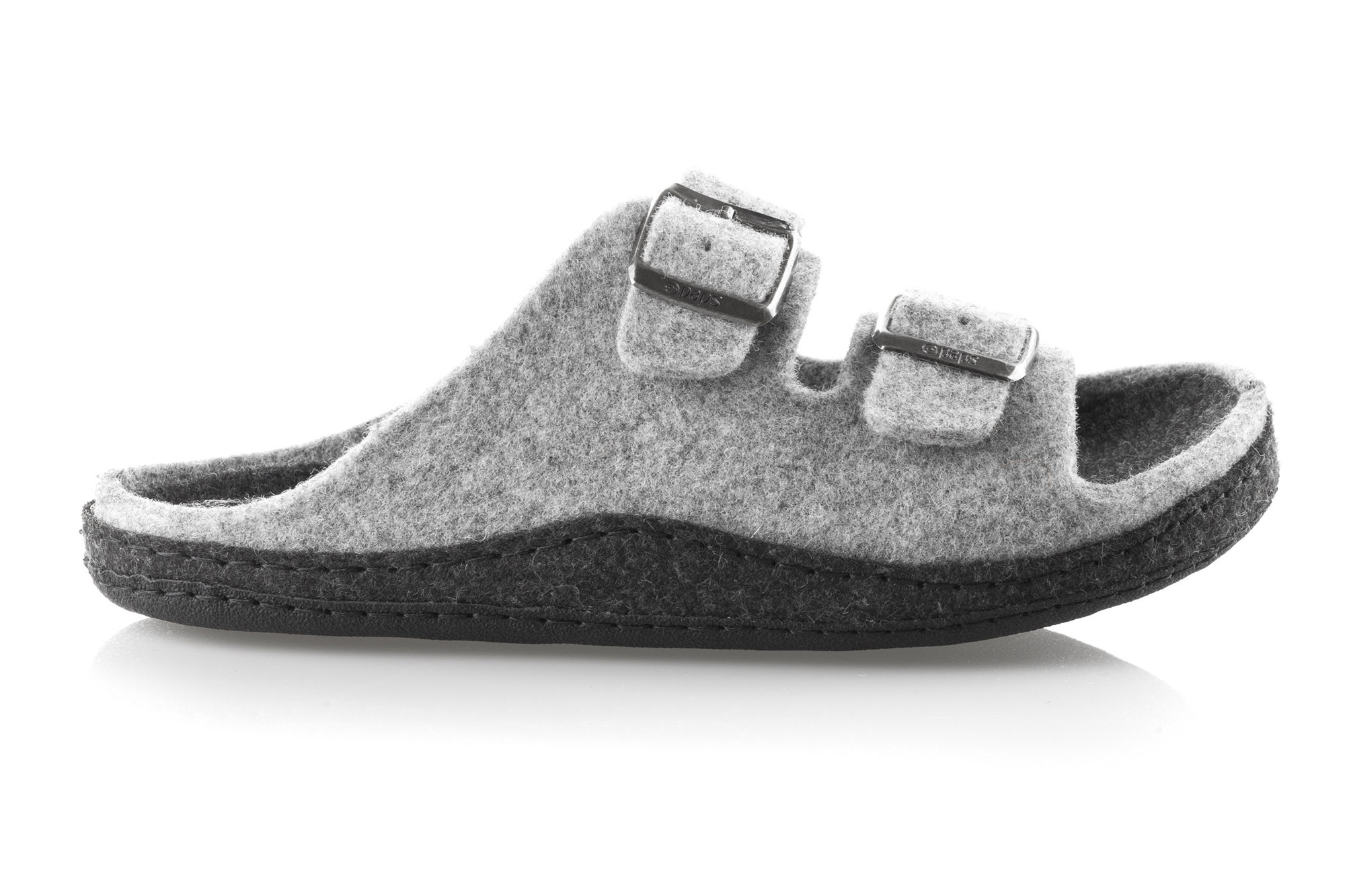 Szara kapcie z dwoma regulowanymi paskami na rzepy, wykonane z miękkiego materiału, na czarnej podeszwie.