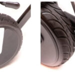 Kółka elektrycznego wózka inwalidzkiego z czarnym pokryciem i elementami sterującymi, widoczne z różnych kątów.