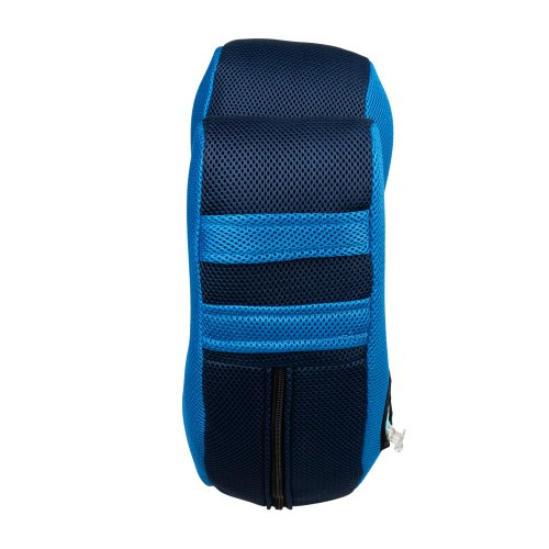 Pojemny plecak szkolny z czarnym zamkiem, wykonany z niebieskiego i granatowego materiału z siateczkowymi panelami.