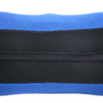 Pojemnik na buty z czarnym zamkiem, pokryty niebieską i czarną siateczką, z wyściełanym wnętrzem.