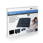 Poduszka przeciwodleżynowa pneumatyczna PREVENT PLUS z obrazem starszej kobiety i opiekuna, na tle produktu i akcesoriów.