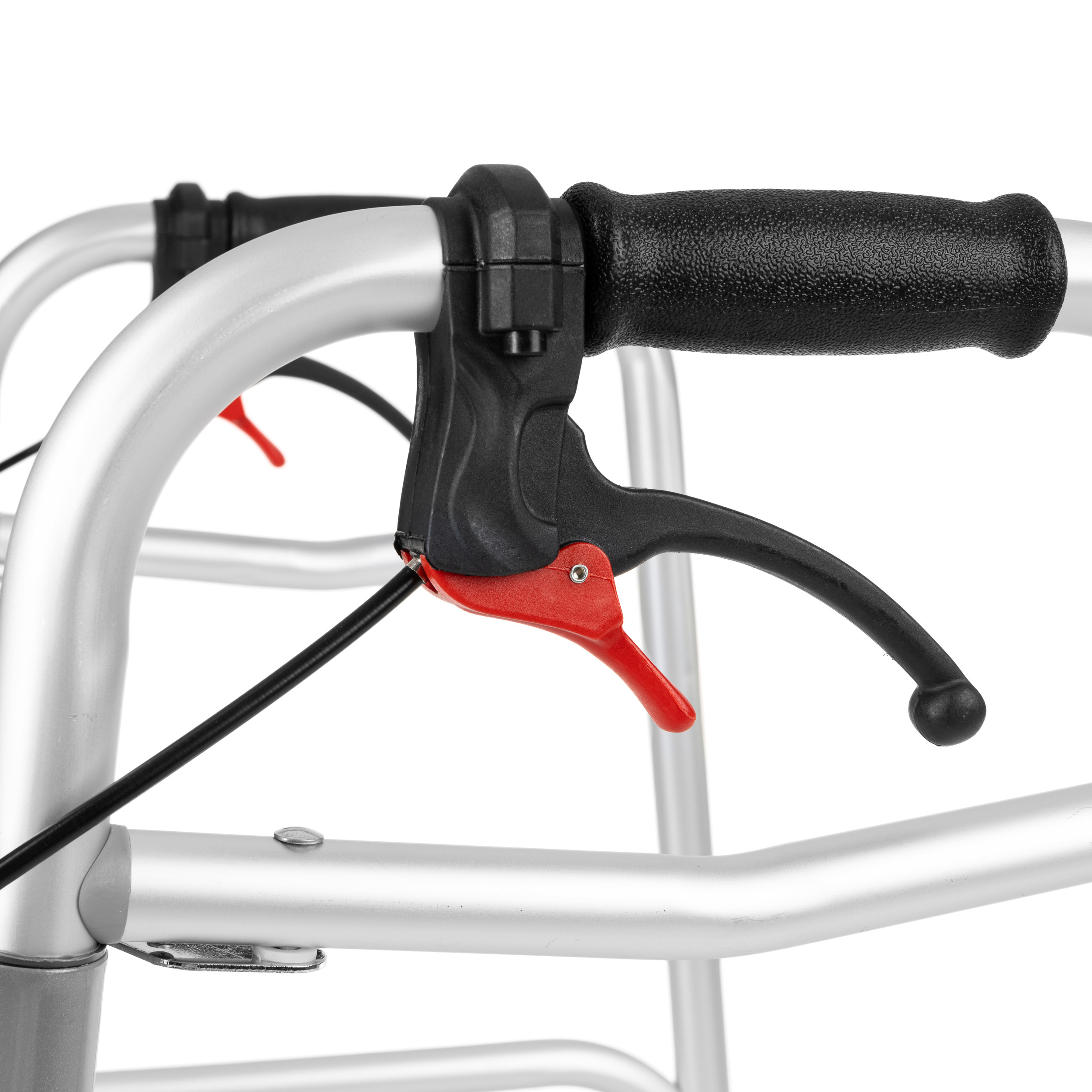 Uchwyt i hamulec na ramie chodzika, z czarnym gumowym uchwytem i czerwonym przyciskiem hamulca.