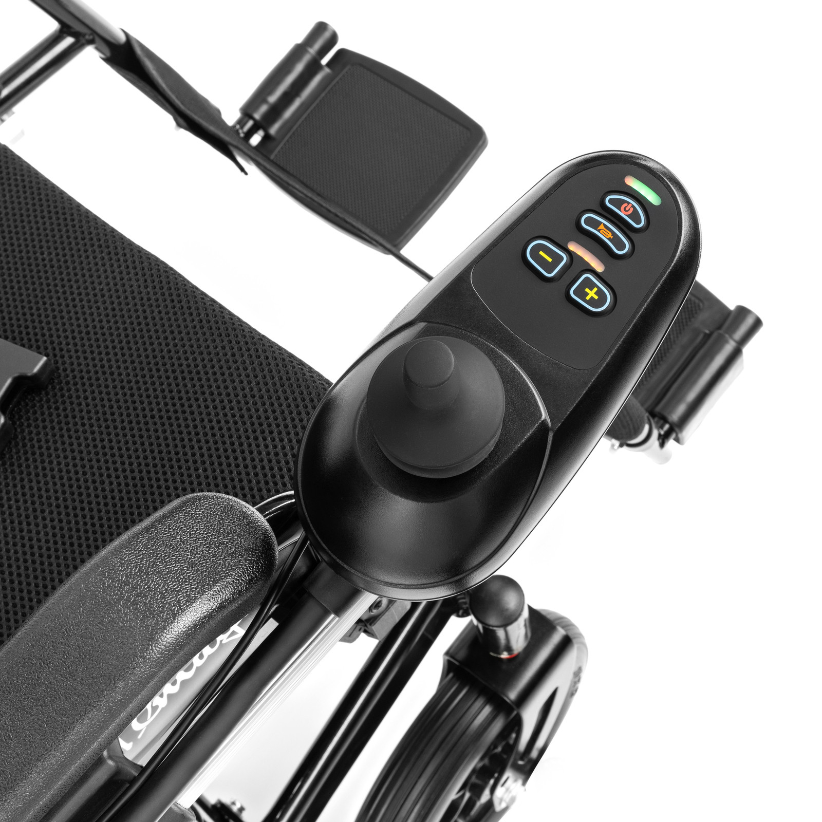 Sterownik elektrycznego wózka inwalidzkiego z przyciskami do sterowania i wskaźnikami na czarnym panelu.