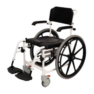 Wózek inwalidzki z białą ramą, czarnym siedziskiem i oparciem, dużymi czarnymi kołami i małymi przednimi kółkami.