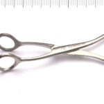 Kleszcze chirurgiczne ze stali nierdzewnej, z dwoma różnymi końcówkami, używane do precyzyjnych procedur medycznych.