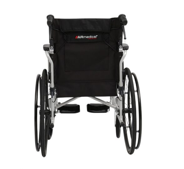Lekki wózek inwalidzki z czarnym siedziskiem i dużymi kołami, z logo ARmedical na oparciu.