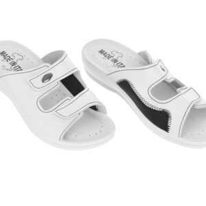 Białe klapki z czarnymi wstawkami i dwoma regulowanymi paskami na rzepy, na podeszwie napis Made in Italy.