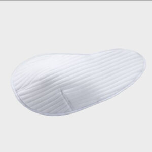 Biała wkładka ortopedyczna z wyprofilowanym kształtem i żebrowaniem, przeznaczona do wkładania do butów.