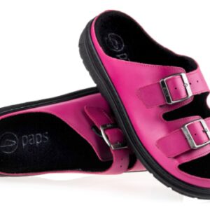 Różowe klapki na dwie metalowe klamry z czarną podeszwą i wyściółką.