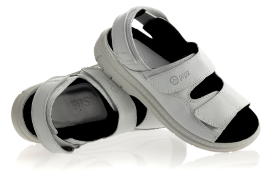 Białe sandały na rzepy z czarnym wyściółką i otwartymi palcami, ustawione na białym tle.