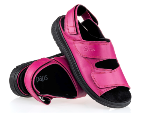 Różowe sandały z czarną podeszwą i dwoma szerokimi rzepami, przeznaczone dla osób z problemami stóp.