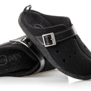 Czarne, miękkie buty ortopedyczne z regulowanym paskiem i perforacjami, przeznaczone do korekcji stóp.