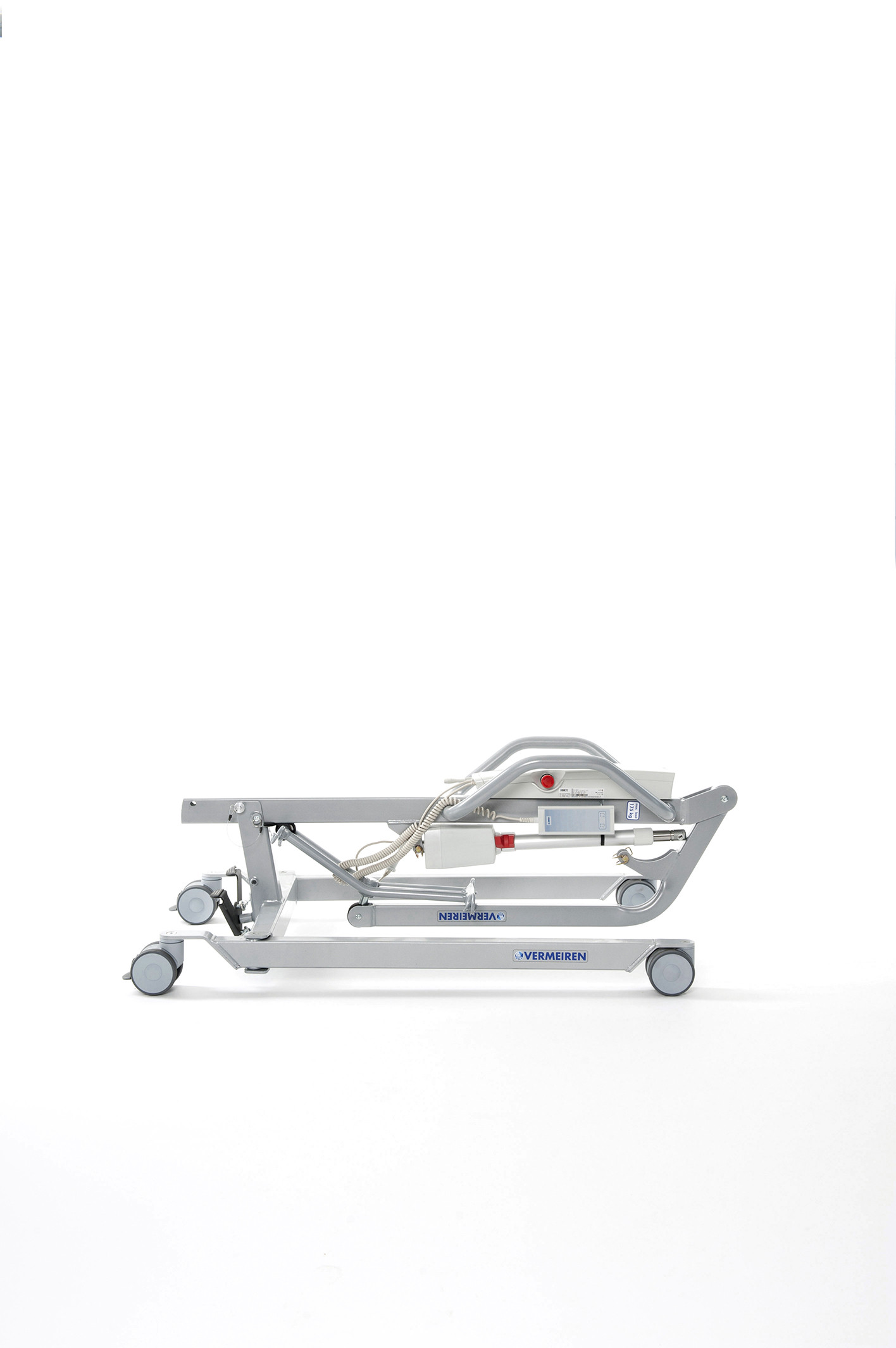 Leżanka medyczna na kółkach, biała, z regulowanym zagłówkiem i podnóżkiem, używana w placówkach zdrowotnych.