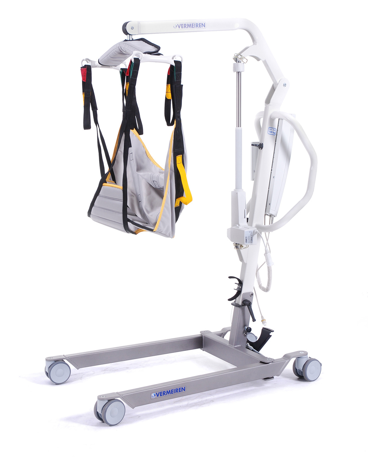 Podnośnik transportowy z uprzężą i mechanizmem podnoszenia, używany do przenoszenia osób o ograniczonej mobilności.