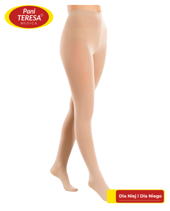 Bezrękawowe, cieliste pończochy na nogi, modelka prezentuje je w pozycji stojącej.