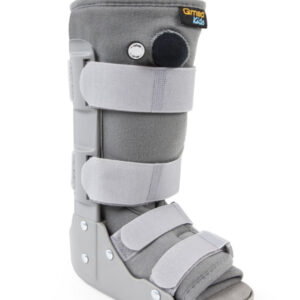 Orteza na nogę z miękkim wyściełaniem, trzema pasami mocującymi i stabilizującym elementem na kostce.