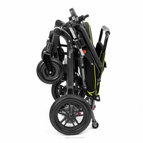 Składany wózek inwalidzki z czarnymi ramami, dużymi kołami i siedziskiem, z widocznymi elementami bezpieczeństwa i regul