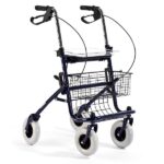 Lekki, składany chodzik na czterech kołach z koszykiem i regulowanymi uchwytami, przeznaczony dla osób starszych lub niepe