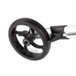 Kółko i rura aluminiowa, część wózka inwalidzkiego, widok z boku.