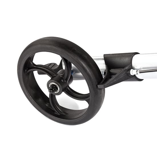 Kółko i rura aluminiowa, część wózka inwalidzkiego, widok z boku.