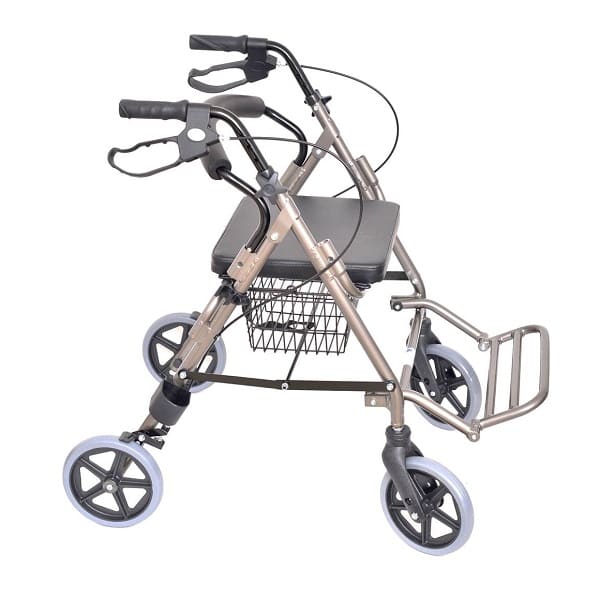 Lekki, składany chodzik z czterema kołami, czarnym siedziskiem i koszykiem na drobne przedmioty.