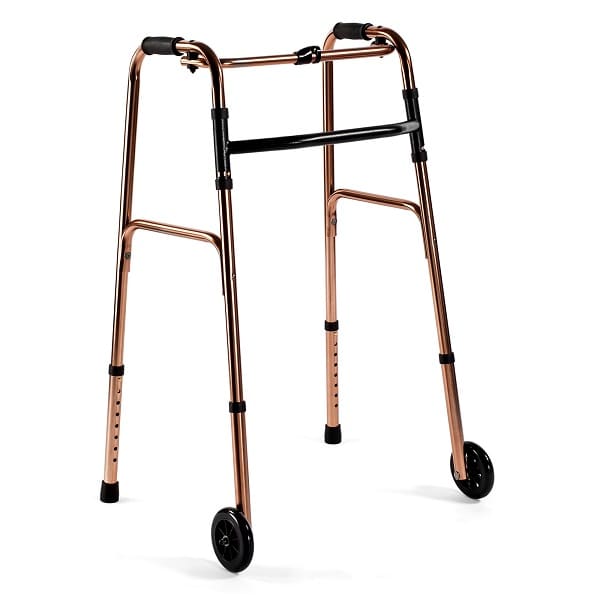 Lekki, składany chodzik z czarnymi rączkami, regulowanym wysokością i kółkami, przeznaczony do wsparcia chodzenia.