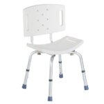 Biała, regulowana krzesło z metalowymi nogami i otworami na oparciu, przeznaczone do użytku w placówkach medycznych.