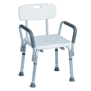 Kremowa toaleta prysznicowa z podnóżkiem, oparciem i antypoślizgowymi stopkami.