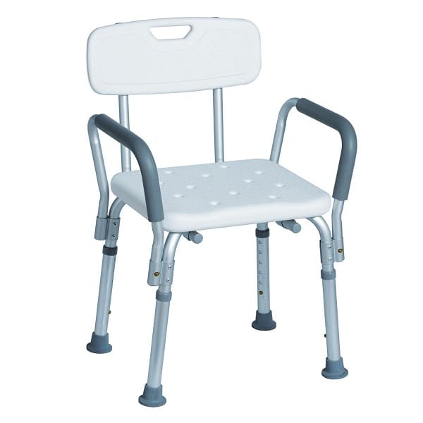 Kremowa toaleta prysznicowa z podnóżkiem, oparciem i antypoślizgowymi stopkami.