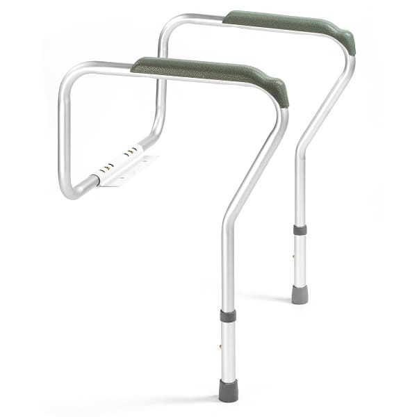 Laska z metalowymi ramami i gumowymi uchwytami, przeznaczona do poruszania się po domu lub w placówkach opiekuńczych.
