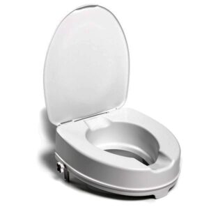 Przenośna toaleta z zamkniętym siedzeniem i otwartym wiekiem, na kółkach, w kolorze białym.