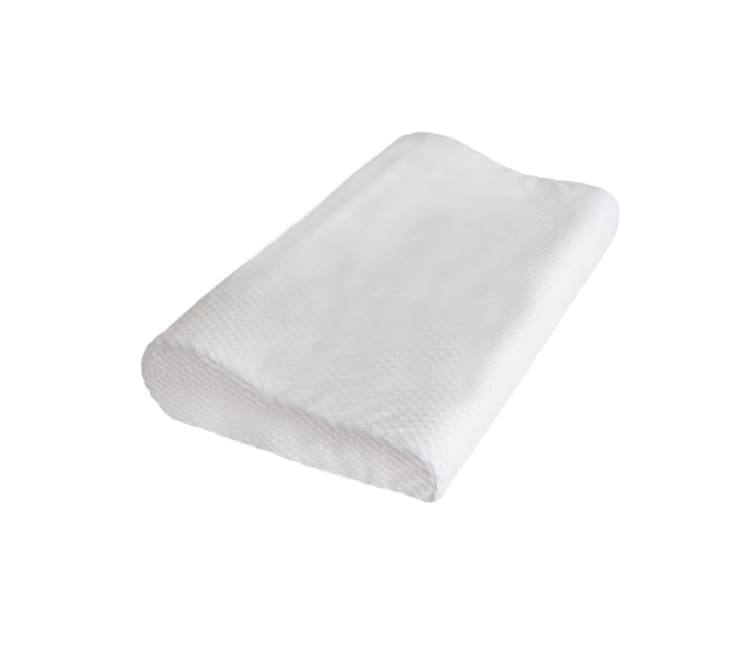 Biała, miękka pielucha lub wkładka higieniczna na łóżko lub materac.