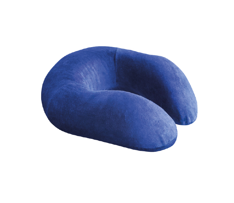 Poduszka do karmienia w kształcie litery U, pokryta miękkim, niebieskim materiałem.