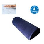 Rolka do masażu lub ćwiczeń o funkcji 4-winny, w kolorze ciemnoniebieskim, obok ręki przesuwającej po śniegu.