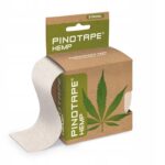 Taśma klejąca z nadrukiem liścia konopi, w kartonowym opakowaniu z napisem PINOTAPE HEMP i słowem STRONG.