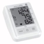Elektroniczny ciśnieniomierz z wyświetlaczem pokazującym ciśnienie 124/75 mm Hg i tętno 82, przyciski MAM, włącznik i