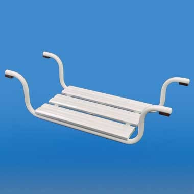 Siedzisko do kąpieli z białymi plastikowymi deskami i metalowymi ramami na niebieskim tle.