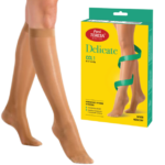Elastyczne pończochy uciskowe na nogi, w opakowaniu marki Pani Teresa Medica, model Delicate, rozmiar CCL 1.