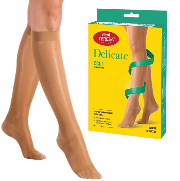 Elastyczne pończochy uciskowe na nogi, w opakowaniu marki Pani Teresa Medica, model Delicate, rozmiar CCL 1.