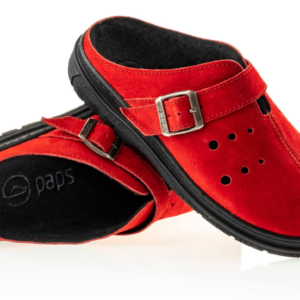 Czerwone kapcie z czarną podeszwą, regulowanymi paskami i perforacjami na górze, przeznaczone do użytku domowego.
