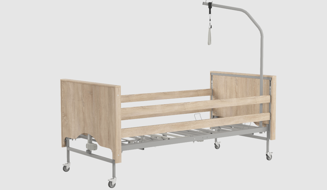 Szpitalny łóżko z drewnianymi panelami, metalową ramą, kółkami i wysięgnikiem na kroplówkę.