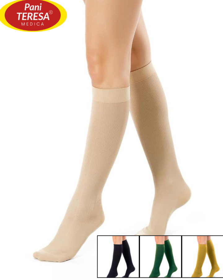 Długie, beżowe pończochy na nodze, z opcjami w kolorach czarnym, zielonym i żółtym.