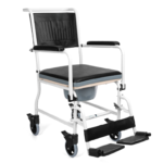 Lekki wózek inwalidzki z czarnym siedziskiem, oparciem i podnóżkami, na kółkach z hamulcami, z białą ramą i czarnymi