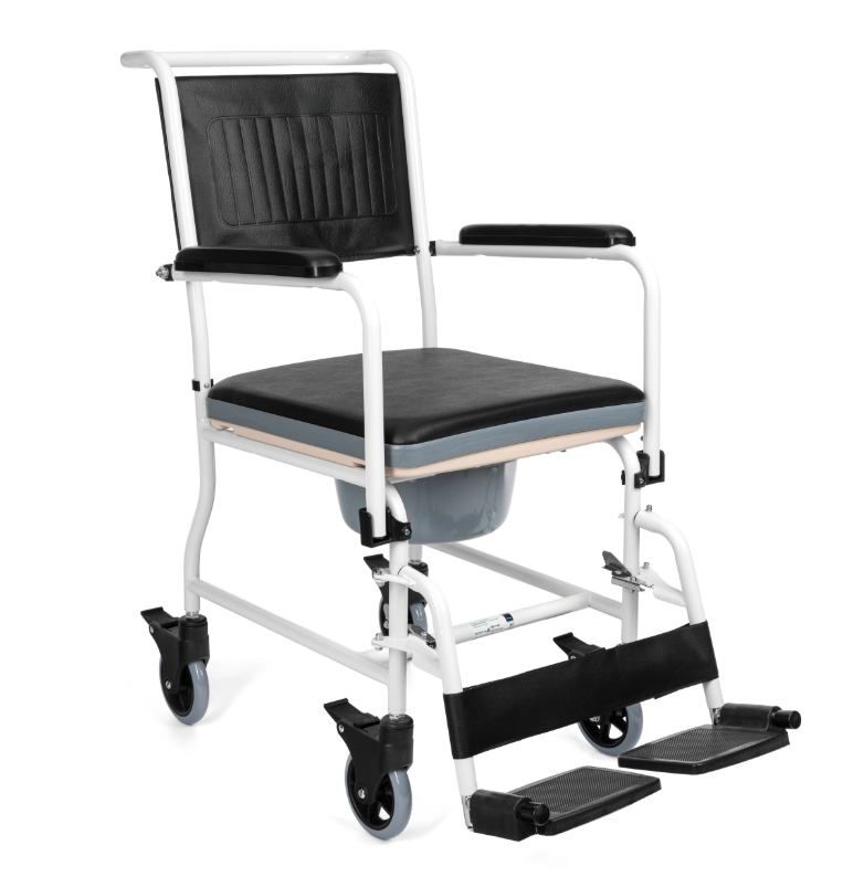 Lekki wózek inwalidzki z czarnym siedziskiem, oparciem i podnóżkami, na kółkach z hamulcami, z białą ramą i czarnymi